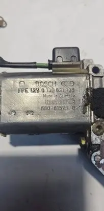 Mercedes-Benz E W124 Front door window regulator with motor 0130821138 680615790