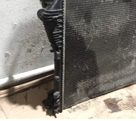 Opel Vivaro Coolant radiator 214109682R 9386588