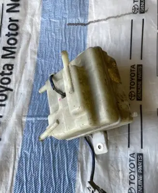 Toyota Auris E180 Brake fluid reservoir 