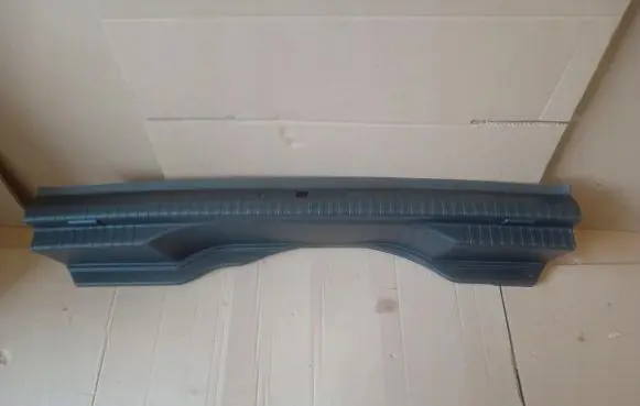 Trunk/boot sill cover protection
