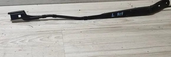 Front wiper blade arm