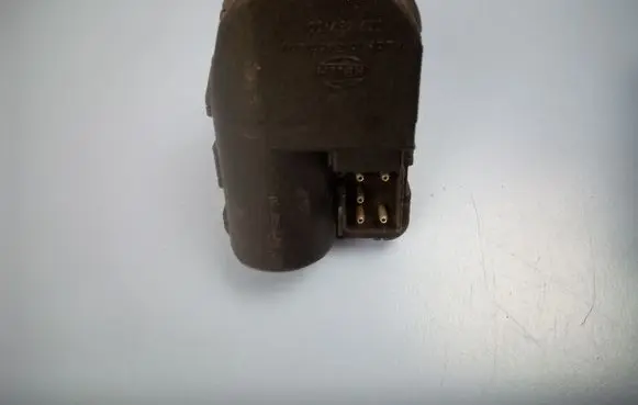 Mercedes-Benz E W210 Headlight level adjustment motor 00745700
