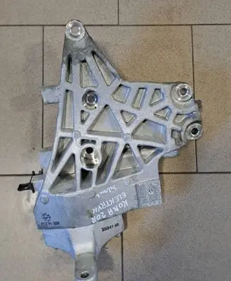 Hyundai Kona I Engine mounting bracket