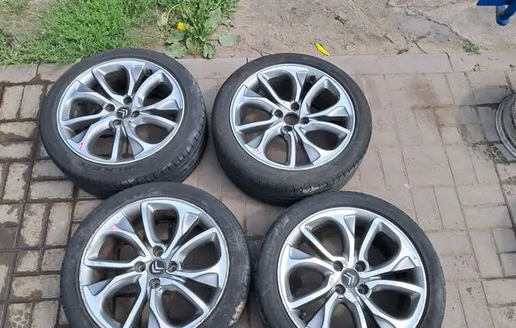Citroen DS4 R18 alloy rim 9688904377