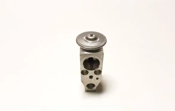 Nissan Qashqai Air conditioning (A/C) expansion valve 922001HP0C 523784 AMN751
