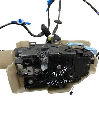 Porsche Cayenne (9PA) Rear door lock 7L0839016 61610101