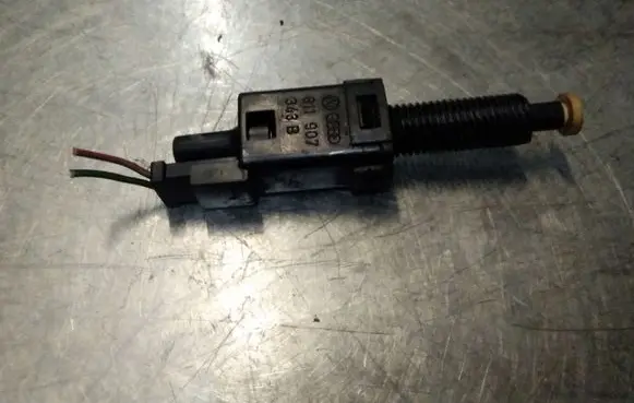Audi A6 S6 C4 4A Brake pedal sensor switch 811907343B