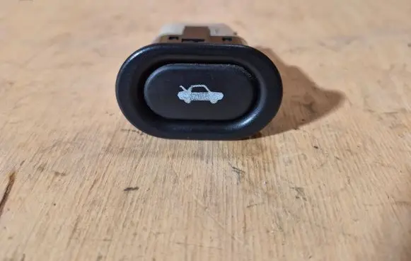 Saab 9-5 Tailgate opening switch 4733440 156796