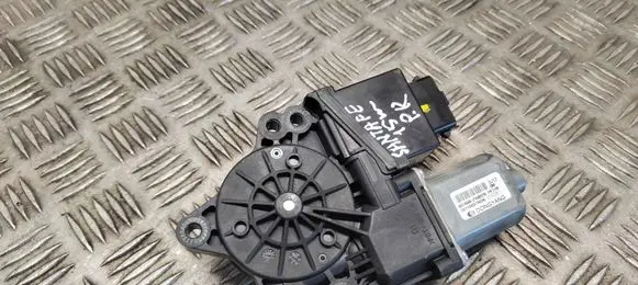 Hyundai Santa Fe Front door window regulator motor 824502W020