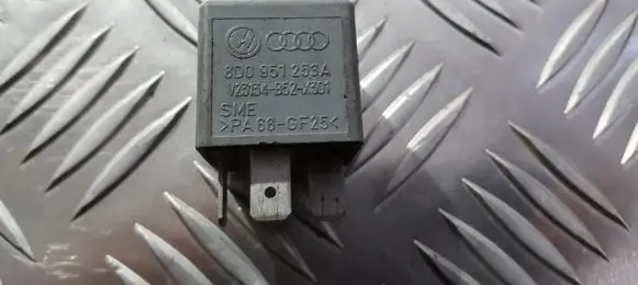 Volkswagen PASSAT B5.5 Other relay 8d0951253a v23134-b52-x301