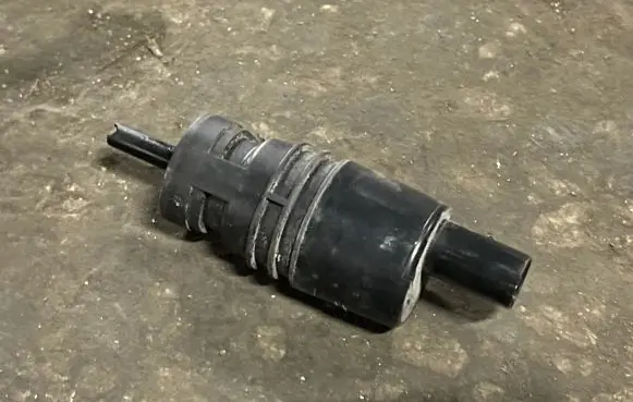 BMW 4 F36 Gran coupe Windscreen/windshield washer pump 7302589 3437380 13264011