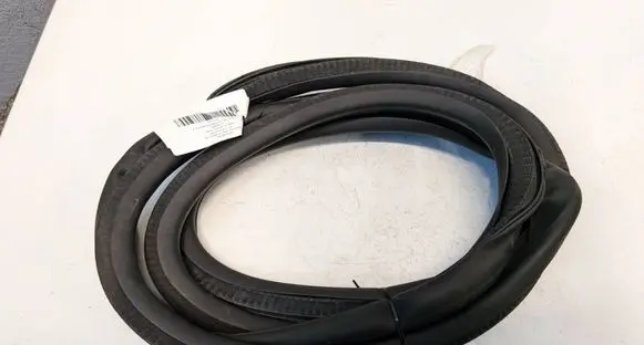 Opel Astra K Rubber seal rear door 39050213