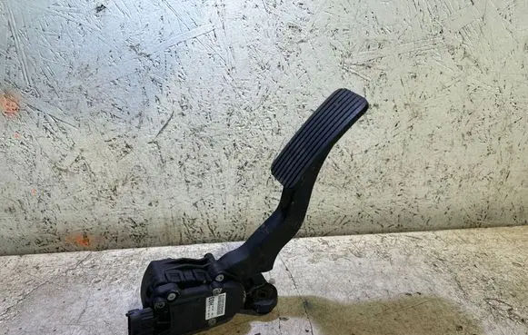 KIA Ceed Accelerator throttle pedal 32700 7584065 080422J0319