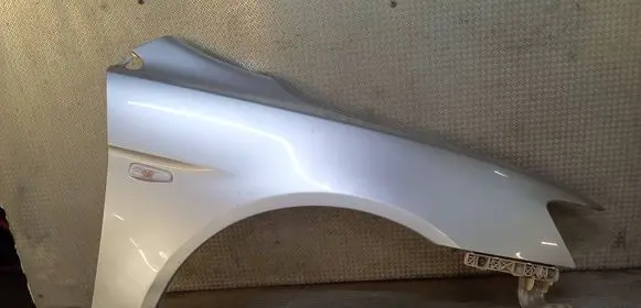Mitsubishi Lancer VIII Fender