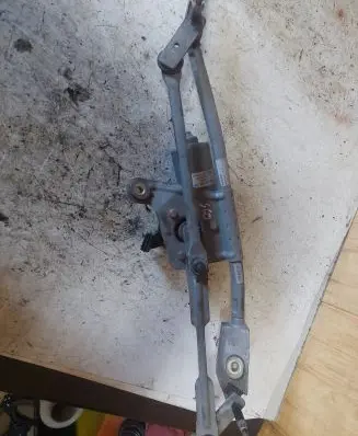 Volvo S60 Front wiper linkage and motor 8624239 AW1WH3B L8301SN3
