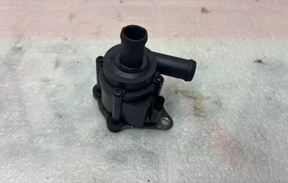 Volvo XC60 Electric auxiliary coolant/water pump 31338211