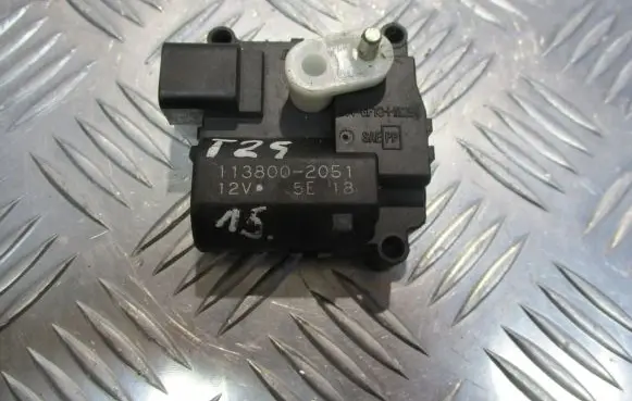 Toyota Avensis T250 Central body control module 113800-2051
