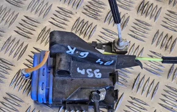 Audi A4 S4 B5 8D Rear door lock 8D0839016A
