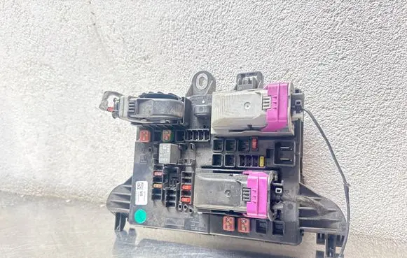 Opel Insignia A Fuse module 13277318 14193800609