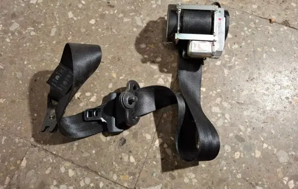 Volvo V60 Rear seatbelt 616157600 39823322