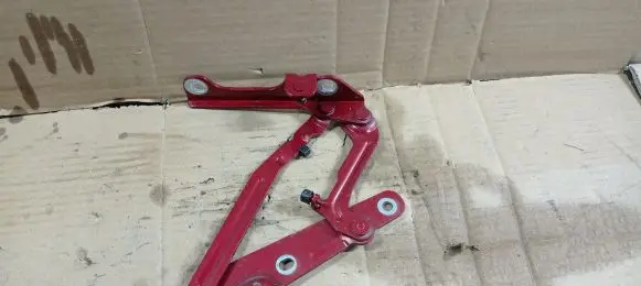 Chevrolet Camaro Tailgate/trunk/boot hinge 84045963