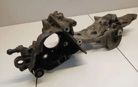 Skoda Octavia Mk3 (5E) Generator/alternator bracket 04l903143b