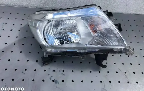 Nissan Navara D40 Headlight/headlamp 00017330 1EF22542112