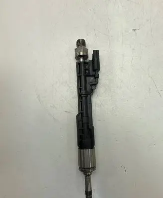 BMW 2 F22 F23 Fuel injector 7645960