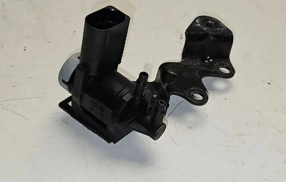 Audi A6 S6 C7 4G Turbo solenoid valve 1K0906283A