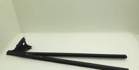 Mercedes-Benz CLS C219 Rubber seal front door window/glass A2197250565