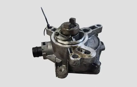 Volvo V40 Vacuum pump 31316688