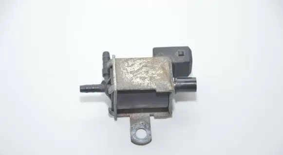 BMW 5 E39 Turbo solenoid valve 1742711