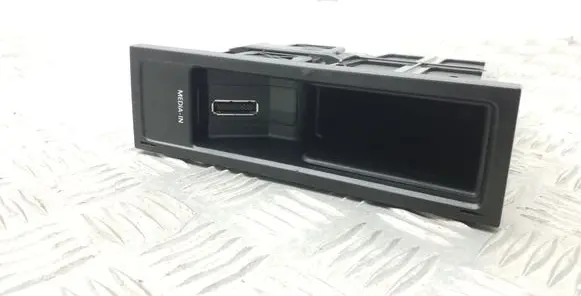 Head unit multimedia control