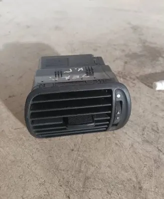 Seat Leon (1M) Dashboard side air vent grill/cover trim 8L0820901