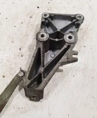 BMW 1 E81 E87 Engine mounting bracket 2211676037