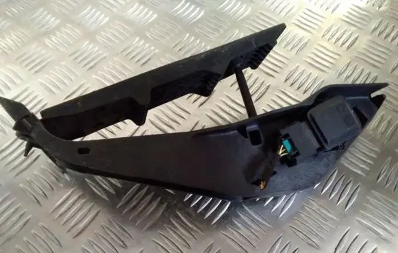 BMW 3 E90 E91 Accelerator pedal position sensor 3542677264601 25916010