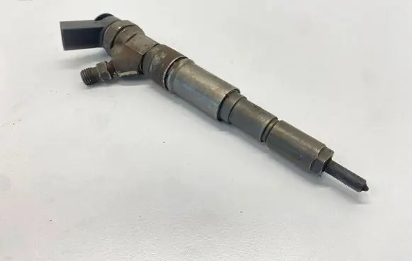 BMW X5 E53 Fuel injector 7789661