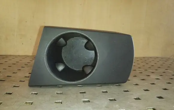 Cup holder front