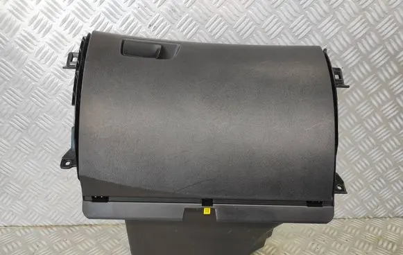 Renault Megane IV Glove box P685005280R P1012038A