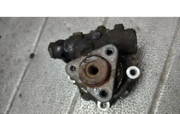 Audi A4 S4 B5 8D Power steering pump