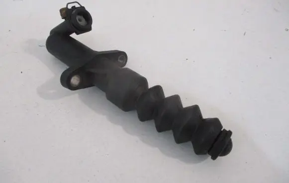 Clutch slave cylinder