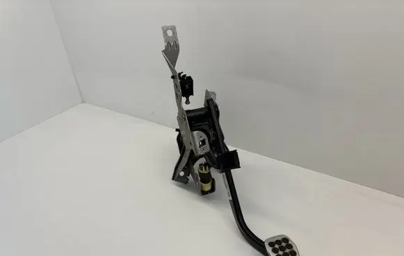 Ford Focus Clutch pedal 4M517B633