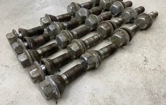 Volvo V70 Nuts/bolts 