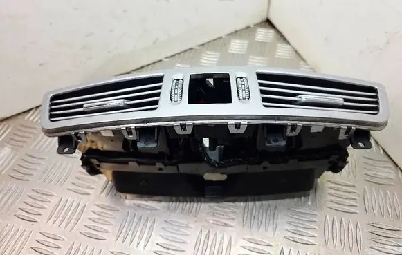 Mercedes-Benz S W221 Dash center air vent grill A2218300954