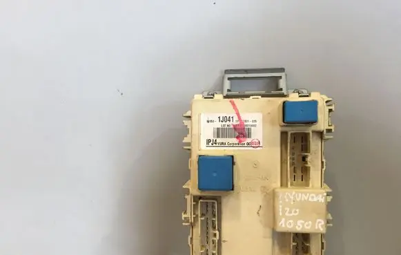 Hyundai i20 (PB PBT) Fuse module 919501J041 1011831025 1J0411108310092