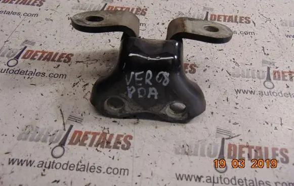 Toyota Corolla Verso AR10 Front door lower hinge 