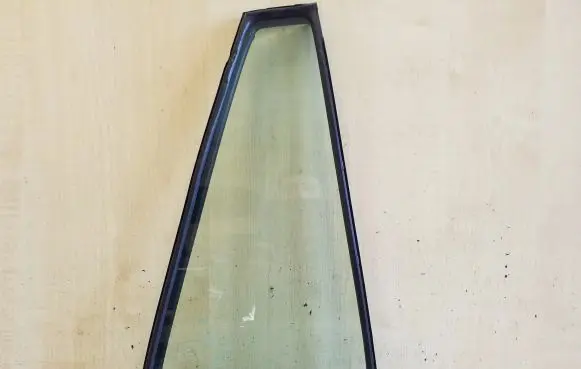 Toyota RAV 4 (XA20) Rear vent window glass 
