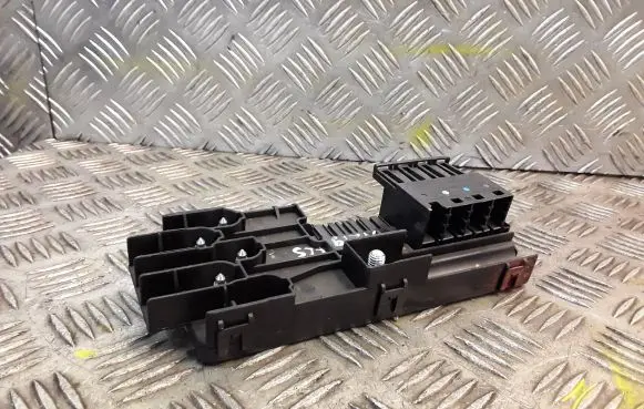 Mercedes-Benz CLS C219 Fuse box set 2115452301 A2115452301