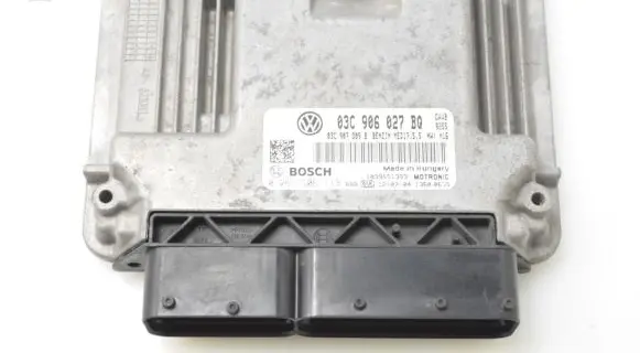 Volkswagen Touran II Engine control unit/module 03C906027BQ