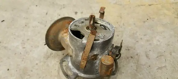 Volkswagen Golf II Spark distributor 036905205G